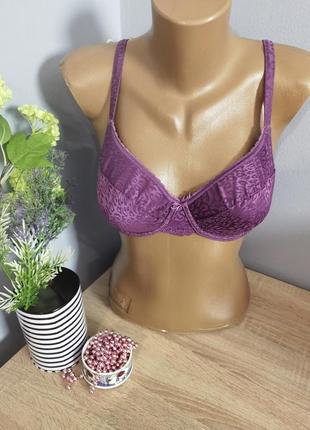 Бюстгальтер на тонком поролоне размера 70d