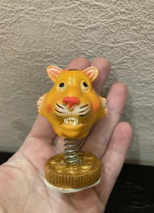 Тигр, тигр на пружині, голова тигра на пружині, символ року