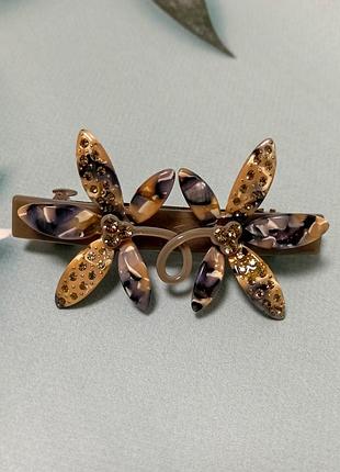 Закоока женская с цветами