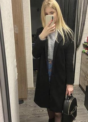 Чорне класичне пальто