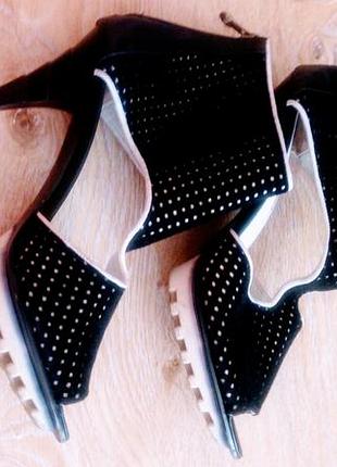 Босоніжки vicino