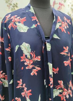 Легкая блузка, рубашка. темно синяя в алые цветы3 фото