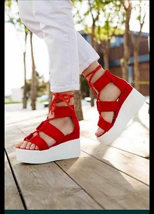 Супер красивые босоножки на шнуровке