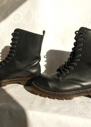 Грубі черевики в стилі dr. martens2 фото