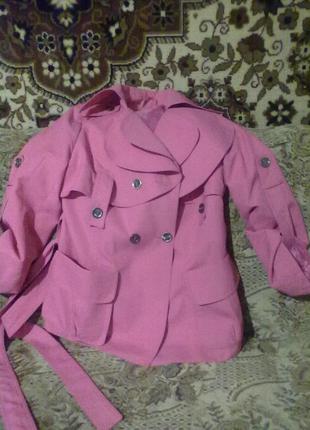 Красивий яскраво-рожевий плащик42-44 розміру.