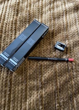 Givenchy олівець для губ