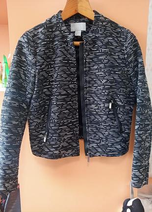 Куртка, вітровка, піджак,бомбер.