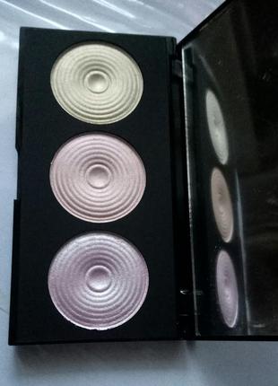 Makeup revolution highlight палетка хайлайтерів