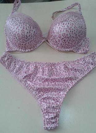 Бюстгальтер и трусики бразилиана