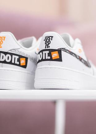 Кожаные, крутые, белые кроссовки nike air force white just do it8 фото