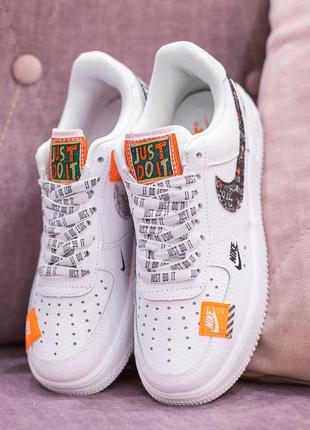 Шкіряні, круті, білі кросівки nike air force white just do it7 фото