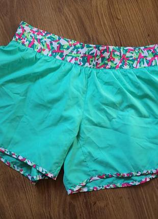 Бігові спортивні шорти nike tempo rival gfx shorts