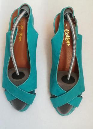 Зручні босоніжки