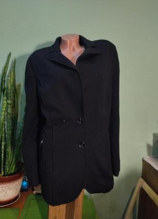 Стильные удобные трикотажный пиджак чёрного цвета