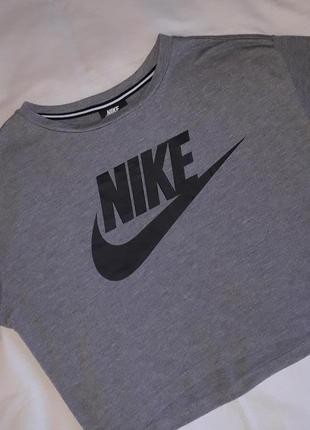 Футболка nike essential cropped оригінал2 фото