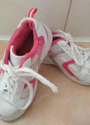 Легкие кроссовки для ваших модниц