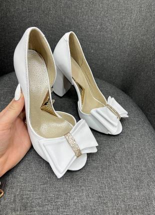 Ексклюзивні туфлі білі з натуральної італійської шкіри з бантиком весільні2 фото