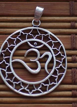Кулон мантра ом . амулет. індія талісман