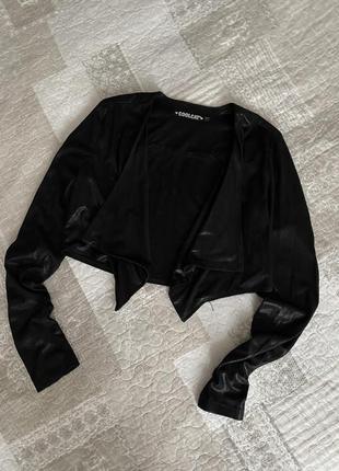 Чёрная накидка пиджак укорочений размера xs, s1 фото