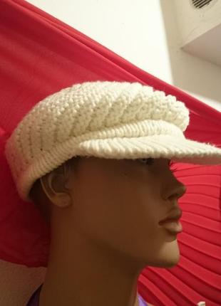 Стильная белая женская шапка-бейсболка кепка с козырьком