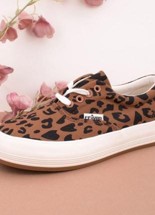 Стильные коричневые леопардовые кроссовки кеды на платформе толстой подошве модные кроссы с принтом из текстиля2 фото