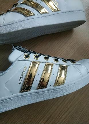 Кожаные базовые кроссовки 40 размер adidas superstar оригинал2 фото