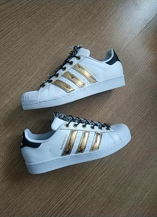 Кожаные базовые кроссовки 40 размер adidas superstar оригинал1 фото