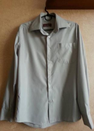 Гарна, приталена сорочка