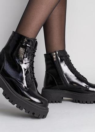 Ботинки женские кожа наплак черные на черной подошве низкий ход демисезонные