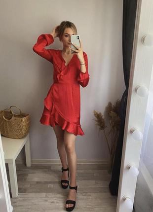Красное платье на запах с рюшами1 фото