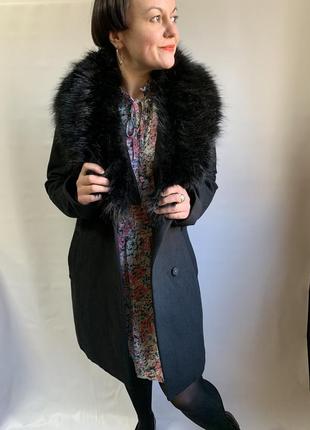 Пальто чорне класичне