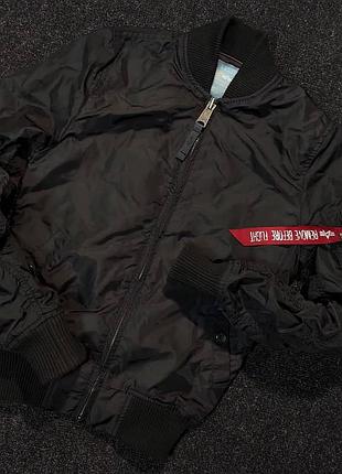 Новий бобер alpha industries із нових колекцій