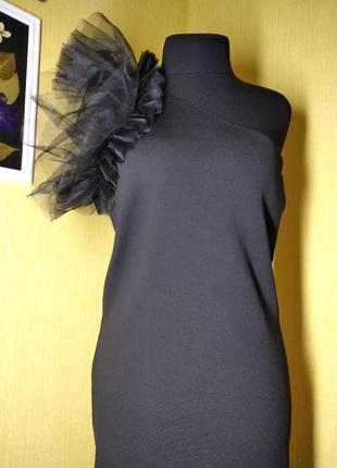 Плаття primark чорне на одне плече, з шикарно прикрашеною проймою.2 фото