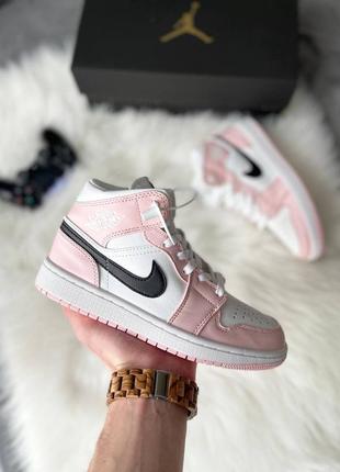 Nike air jordan 1 retro mid light pink брендовые женские высокие нежно розовые кроссовки найк джордан трендові рожеві жіночі високі кросівки