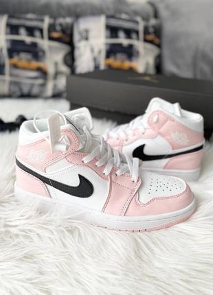 Nike air jordan 1 retro mid light pink брендовые женские высокие нежно розовые кроссовки найк джордан трендові рожеві жіночі високі кросівки10 фото