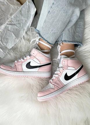 Nike air jordan 1 retro mid light pink брендовые женские высокие нежно розовые кроссовки найк джордан трендові рожеві жіночі високі кросівки8 фото