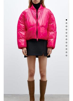 Крутая виниловая куртка пуффер оверсайз от zara