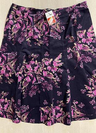 Очень красивая и стильная брендовая юбка в цветах...100% коттон.