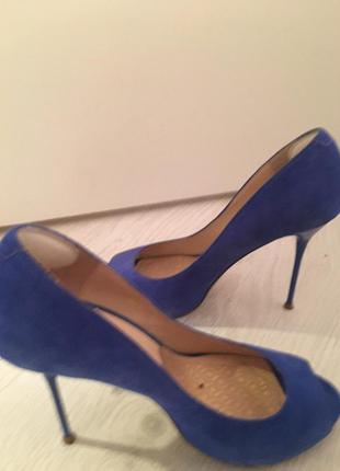 Туфли с открытым носком насыщенного синего цвета