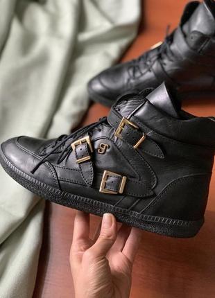 Ботинки чёрные кожаные с пряжками 39р