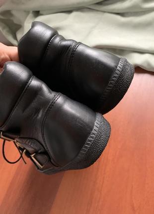 Ботинки чёрные кожаные с пряжками 39р3 фото