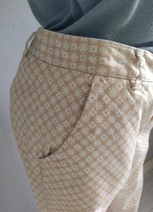 Класичні укорочені брюки, краватки принт, helene fischer.4 фото