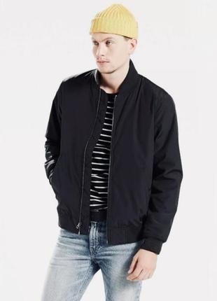 Бомбер куртка ветровка