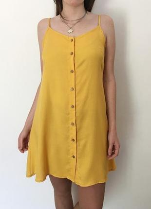 Красиве жовте плаття - сарафан на тонких бретелях