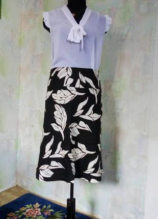 Черная 100% льняная юбка миди в белые цветы,принт,а силуэт,колокол, деревенский стиль.