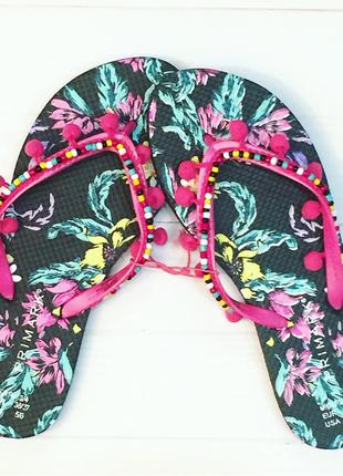 Яркие вьетнамки primark