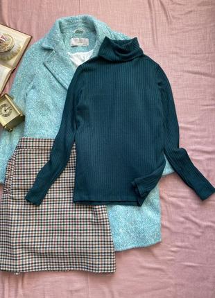 Гольф в рубчик смарагдового кольору