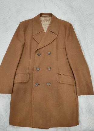 Шикарное мужское пальто бежевого цвета4 фото