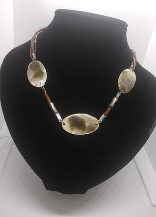 Короткий намисто чокер з перламутром