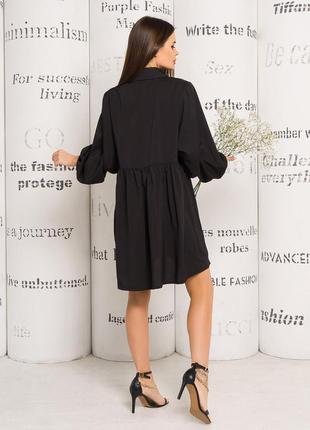 Чорна вільна сукня-сорочка з оборками3 фото